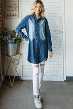 Carregar imagem no visualizador da galeria, Veveret Pocketed Button Up Washed Denim Shirt
