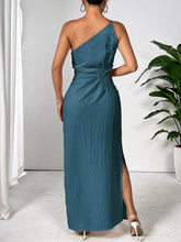 Carregar imagem no visualizador da galeria, Slit One Shoulder Sleeveless Maxi Dress
