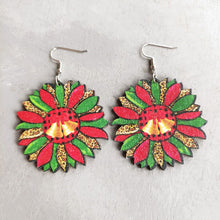 Carregar imagem no visualizador da galeria, Christmas Themed Wood Dangle Earrings
