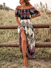 Carregar imagem no visualizador da galeria, Tassel Printed Off Shoulder Short Sleeve Dress
