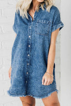 Carregar imagem no visualizador da galeria, Raw Hem Pocketed Cap Sleeve Denim Dress
