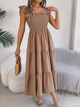 Carregar imagem no visualizador da galeria, Smocked Square Neck Cap Sleeve Midi Dress
