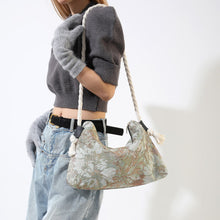 Carregar imagem no visualizador da galeria, Printed Small Crossbody Bag
