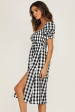 Carregar imagem no visualizador da galeria, Full Size Slit Plaid Short Sleeve Midi Dress
