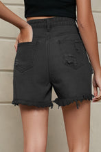 Carregar imagem no visualizador da galeria, Fringe Trim Distressed Denim Shorts with Pockets
