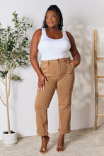 Carregar imagem no visualizador da galeria, Risen Full Size High Waist Straight Jeans with Pockets
