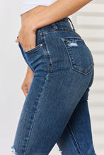 Carregar imagem no visualizador da galeria, Judy Blue Full Size Mid Waist Distressed Slim Jeans
