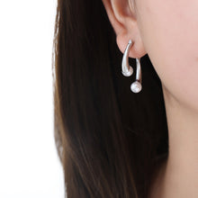 Carregar imagem no visualizador da galeria, Synthetic Pearl Asymmetrical Titanium Steel Earrings
