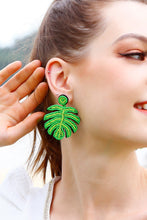 Carregar imagem no visualizador da galeria, Beaded Banana Leaf Earrings
