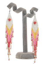 Carregar imagem no visualizador da galeria, Beaded Dangle Earrings
