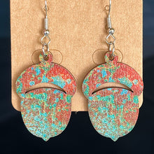 Carregar imagem no visualizador da galeria, Wooden Dangle Earrings
