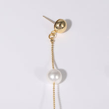 Carregar imagem no visualizador da galeria, Gold-Plated Pearl Bar Earrings
