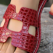 Carregar imagem no visualizador da galeria, Crocodile Pattern Open-Toe PU Leather Sandals
