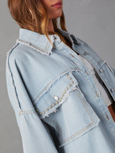 Carregar imagem no visualizador da galeria, Button Down Raw Hem Denim Jacket
