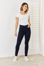 Carregar imagem no visualizador da galeria, Judy Blue Full Size Garment Dyed Tummy Control Skinny Jeans
