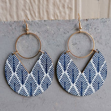 Carregar imagem no visualizador da galeria, Ms.Pac-Man Shape Wooden Dangle Earrings
