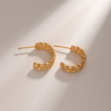 Carregar imagem no visualizador da galeria, 18K Gold-Plated Stainless Steel C-Hoop Earrings
