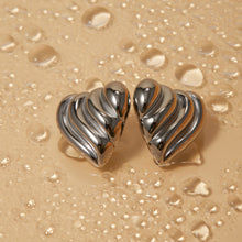 Carregar imagem no visualizador da galeria, Stainless Steel Heart Shape Stud Earrings
