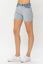 Carregar imagem no visualizador da galeria, Judy Blue Full Size Color Block Denim Shorts
