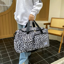 Carregar imagem no visualizador da galeria, Oxford Cloth Animal Print Travel Bag
