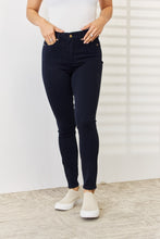 Carregar imagem no visualizador da galeria, Judy Blue Full Size Garment Dyed Tummy Control Skinny Jeans
