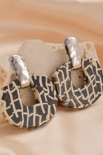 Carregar imagem no visualizador da galeria, Vintage Stainless Steel Earrings
