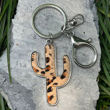 Carregar imagem no visualizador da galeria, Cactus Shape Key Chain
