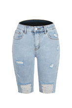 Carregar imagem no visualizador da galeria, Distressed Raw Hem Denim Shorts
