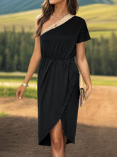 Carregar imagem no visualizador da galeria, Slit Single Shoulder Short Sleeve Midi Dress
