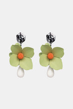 Carregar imagem no visualizador da galeria, Bloosom Flower and Teardrop Resin Dangle Earrings
