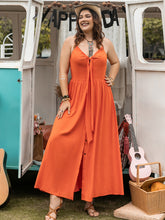 Carregar imagem no visualizador da galeria, Plus Size Halter Neck Midi Dress
