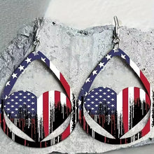 Carregar imagem no visualizador da galeria, US Flag Pattern Wooden Earrings
