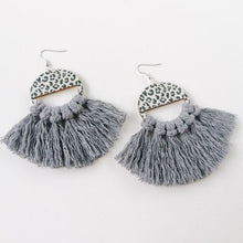 Carregar imagem no visualizador da galeria, Tassel Detail Leopard Drop Earrings
