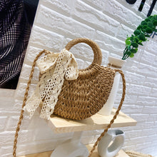 Carregar imagem no visualizador da galeria, Drawstring Straw Braided Crossbody Bag
