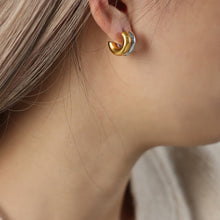 Carregar imagem no visualizador da galeria, 18K Gold-Plated C-Hoop Earrings
