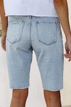 Carregar imagem no visualizador da galeria, Distressed Raw Hem Denim Shorts
