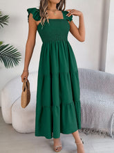 Carregar imagem no visualizador da galeria, Smocked Square Neck Cap Sleeve Midi Dress
