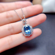 Carregar imagem no visualizador da galeria, Platinum-Plated Zircon Pendant Necklace
