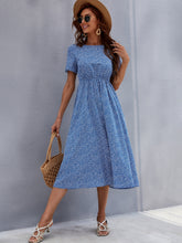 Carregar imagem no visualizador da galeria, Printed Round Neck Short Sleeve Midi Dress
