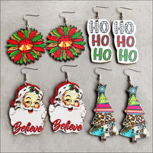 Carregar imagem no visualizador da galeria, Christmas Themed Wood Dangle Earrings
