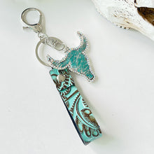 Carregar imagem no visualizador da galeria, Rhinestone Bull Keychain
