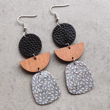 Carregar imagem no visualizador da galeria, Leather &amp; Wood Drop Earrings
