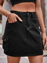 Carregar imagem no visualizador da galeria, Denim Mini Skirt with Pockets
