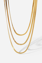 Carregar imagem no visualizador da galeria, Triple-Layered Snake Chain Necklace
