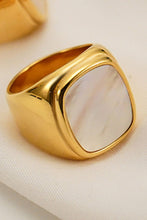 Carregar imagem no visualizador da galeria, Stainless Steel 18K Gold-Plated Inlaid Shell Ring
