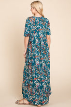 Carregar imagem no visualizador da galeria, BOMBOM Printed Shirred Maxi Dress
