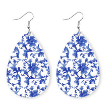 Carregar imagem no visualizador da galeria, Printed PU Teardrop Earrings
