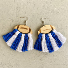 Carregar imagem no visualizador da galeria, Fringe Detail Football Shape Wooden Dangle Earrings
