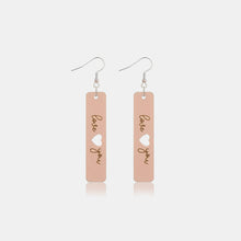 Carregar imagem no visualizador da galeria, Heart Cutout Wooden Dangle Earrings
