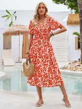 Carregar imagem no visualizador da galeria, Printed Surplice Short Sleeve Midi Dress
